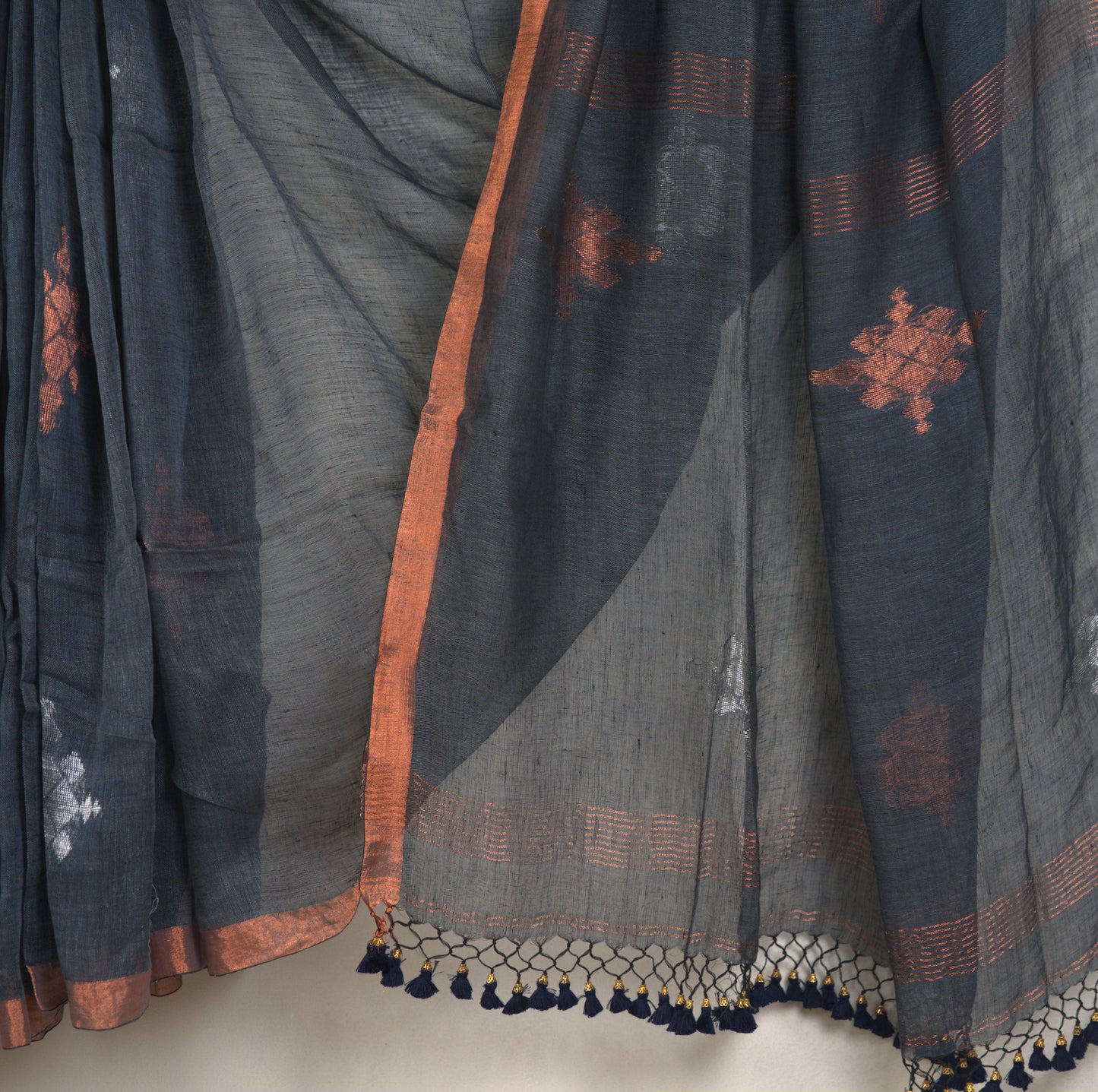 Star Buti Linen Handloom Saree with Silk Mark & Attached Blouse