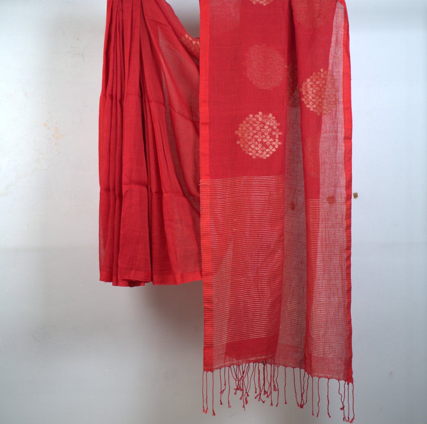 Tokaful Linen Saree with Attached Blouse